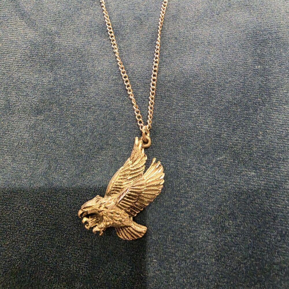Vintage Silver Tone Pewter Soaring Eagle Pendant Necklace Flying Bird Jewelry